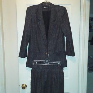 Requirements womens 2 pc. jacket/skirt set sz. 10